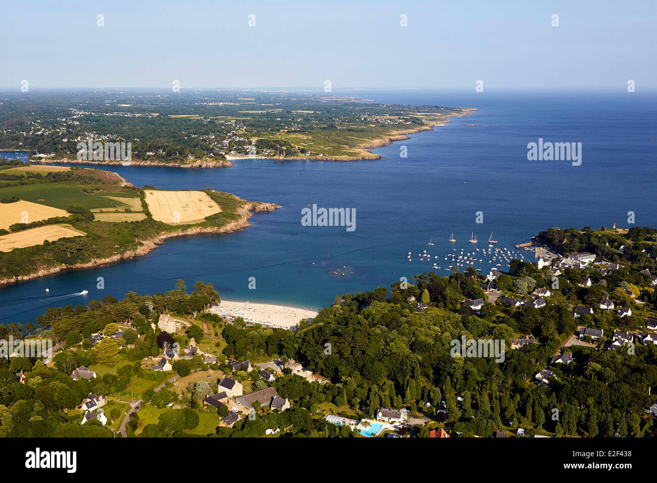 France, Finistere, Nevez, mouth of the Aven river and Belon river, Port Manec'h (aerial view) Stock Photo