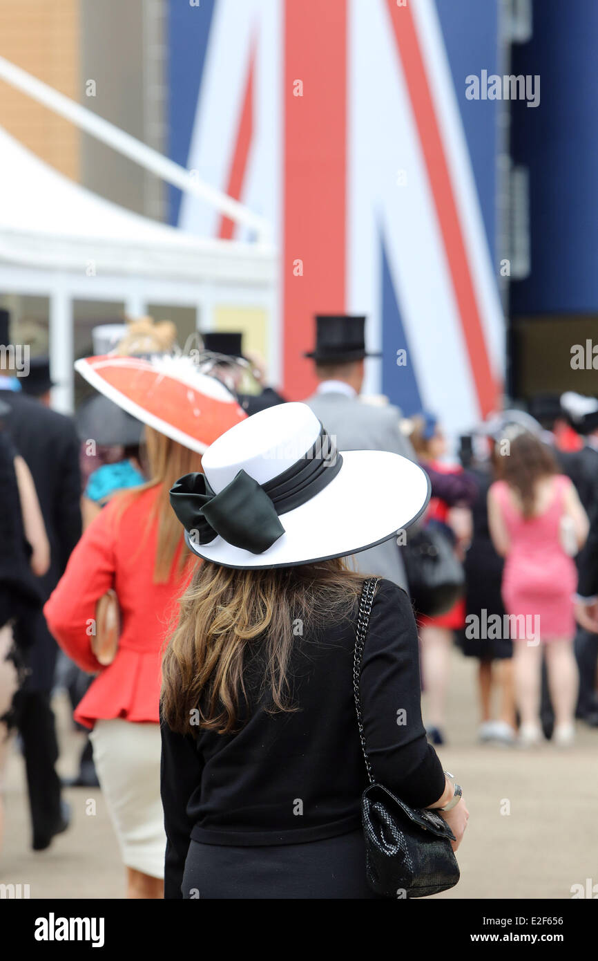 Ascot, Berkshire, UK. 19th June, 2014.  Fashion on Ladies Day: Woman with stylish hat. Ascot racecourse. (Frau, Mode, modisch, Hut, extravagant, Fashion, Eleganz, elegant) 511D190614ROYALASCOT.JPG  Credit:   Frank Sorge/Caro/Alamy Live News Stock Photo