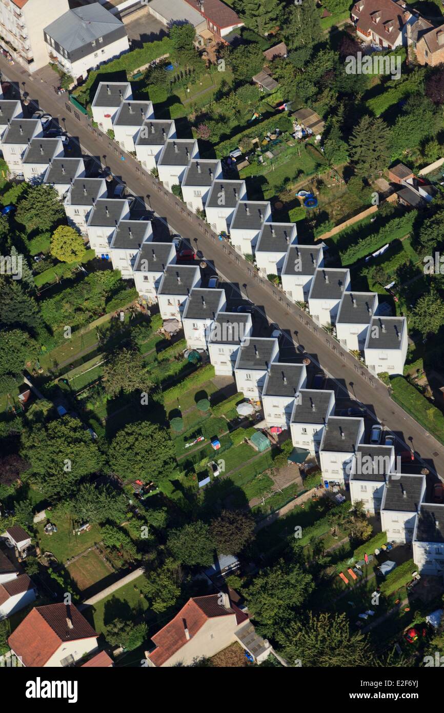 France Yvelines Trappes en Yvelines dents de scie city working city built  by the Railway Company of the State for its employees Stock Photo - Alamy