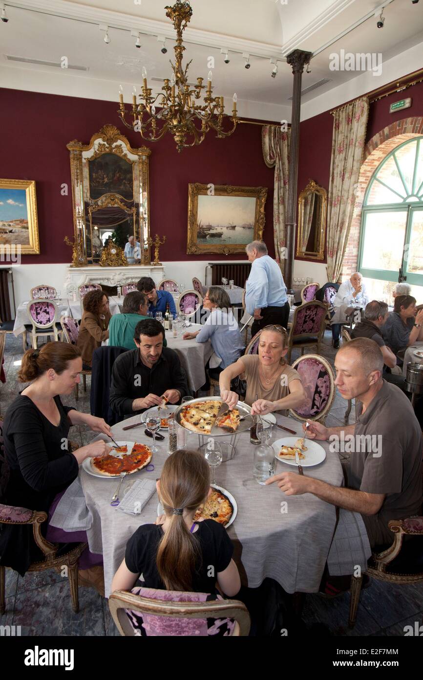 Page 3 Cave Restaurant High Resolution Stock Photography And Images Alamy