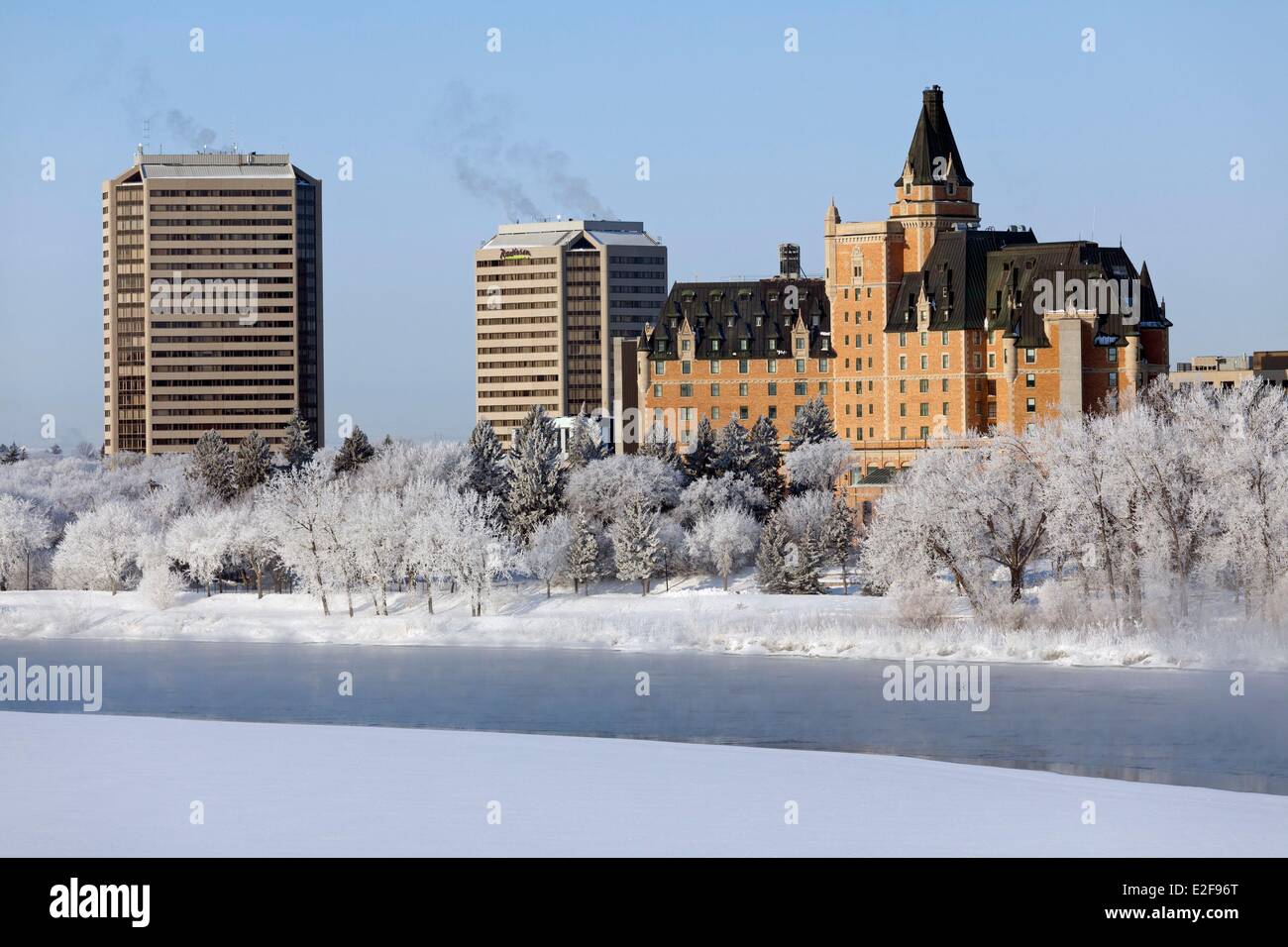 Canada, Saskatchewan, Saskatoon, the historic Delta Bessborough on the edge of the South Saskatchewan River Stock Photo