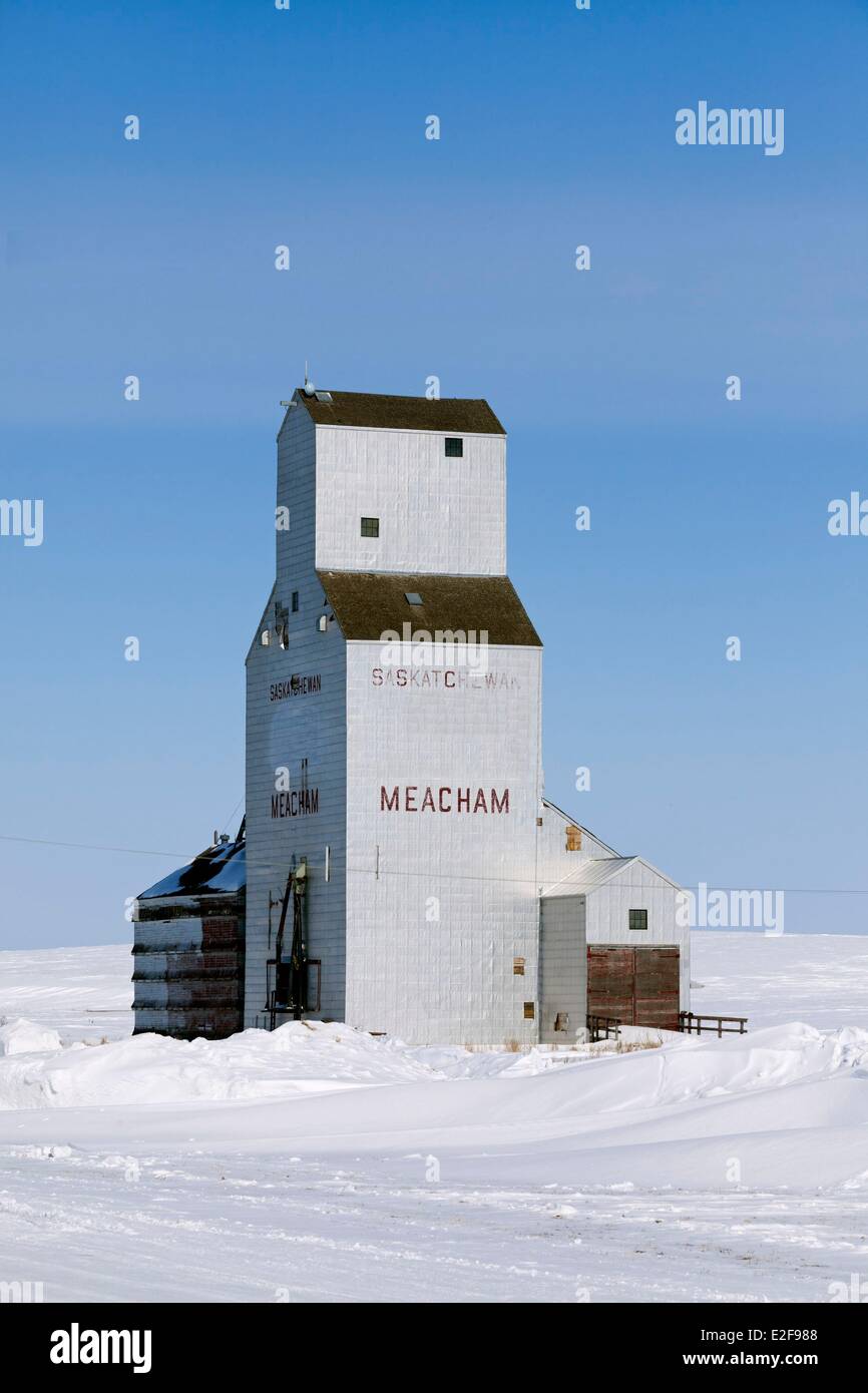 Canada, Saskatchewan, rural area in winter, the village of Meacham, grain elevator Stock Photo