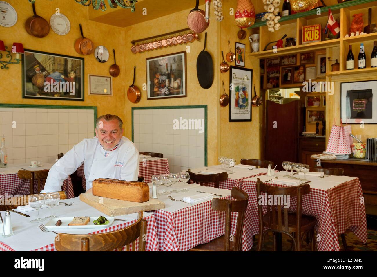 France Rhone Lyon Restaurant bouchon lyonnais Daniel et Denise the chef Meilleur Ouvrier de France (France?s Best Craftsman) in Stock Photo