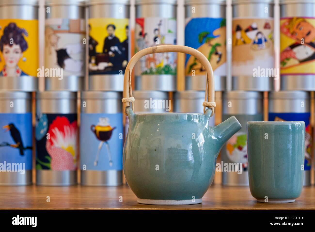 United Kingdom, London, Westminster, Postcard tea, shop specializing in the sale and tasting of