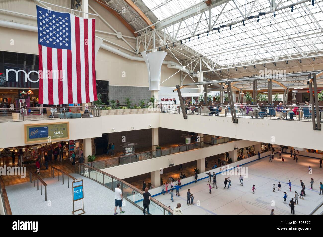 United States, Oregon, Portland, Lloyd District, Lloyd Center mall opened  in 1960, ice rink Stock Photo - Alamy