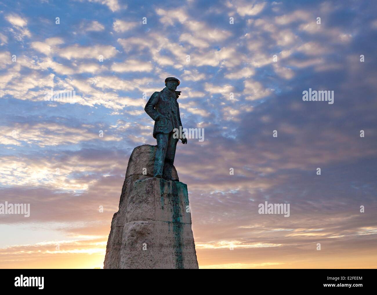 France, Pas de Calais, Cote d'Opale, Parc naturel regional des Caps et Marais d'Opale, Cap Blanc Nez, statue of aviator Latham Stock Photo