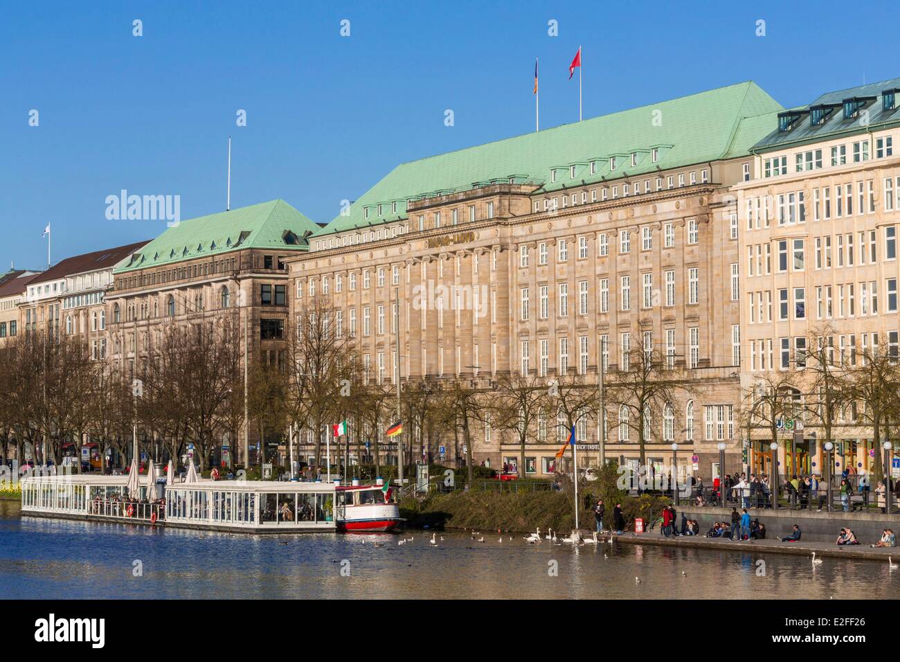 Germany, Hamburg, Binnenalster, banks of Alster lake seen since Jungfernstieg Stock Photo