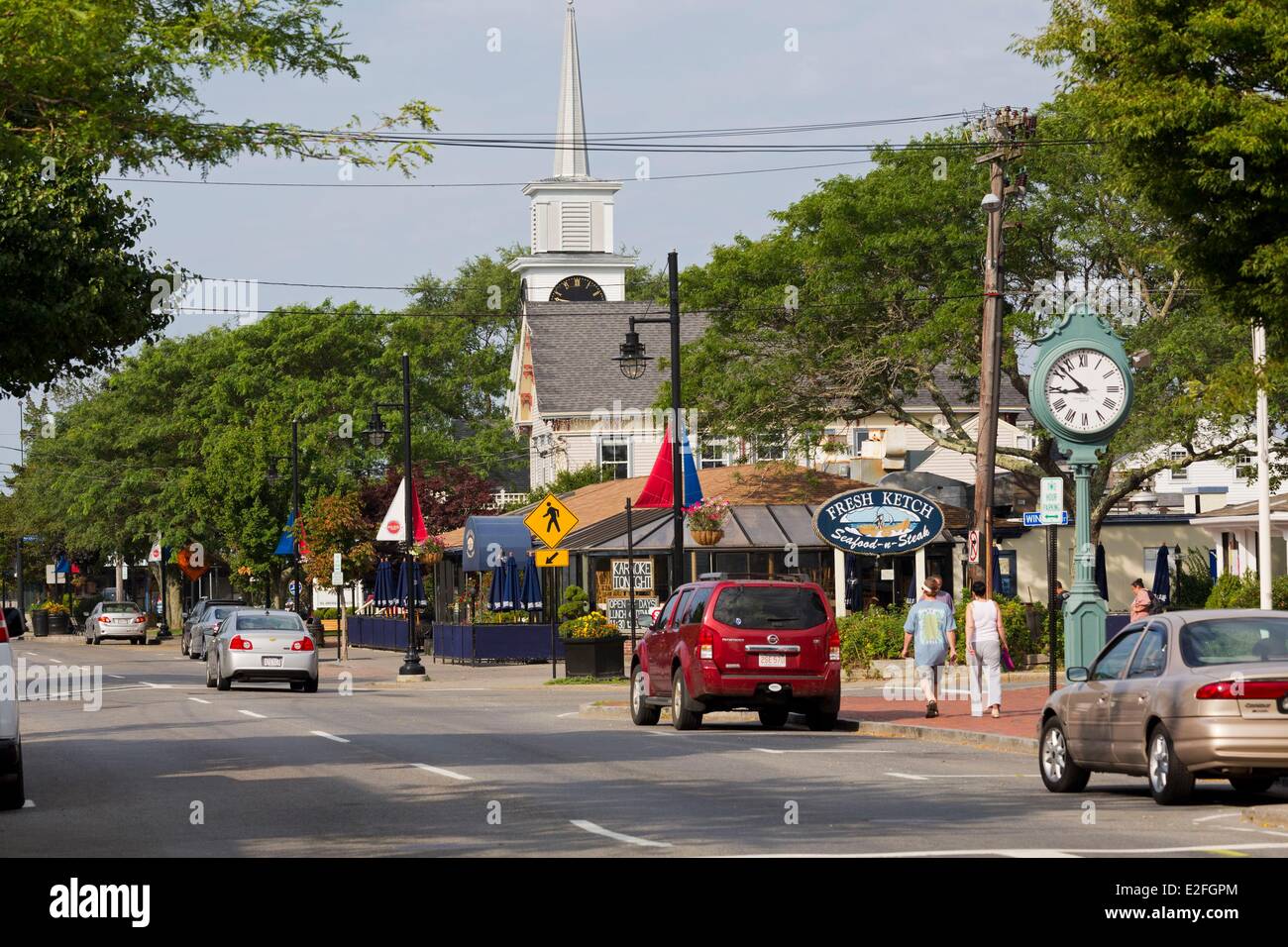 United States, Massachusetts, Cape Cod, Hyannis, Hyannisport, Main Street and its shops, boutiques and restaurants Stock Photo