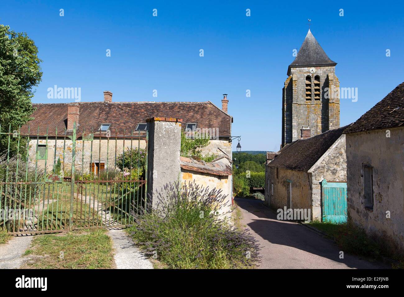 France, Seine et Marne, Dormelles, St Martin church and houses in the village Stock Photo Alamy