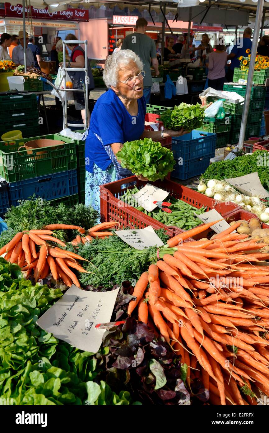 Germany Baden Wurttemberg Freiburg im Breisgau market day on Munsterplatz Stock Photo