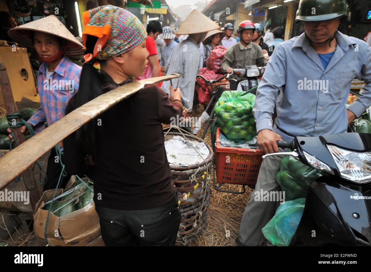 Vietnam Hanoi Long Bien wholesale market Stock Photo