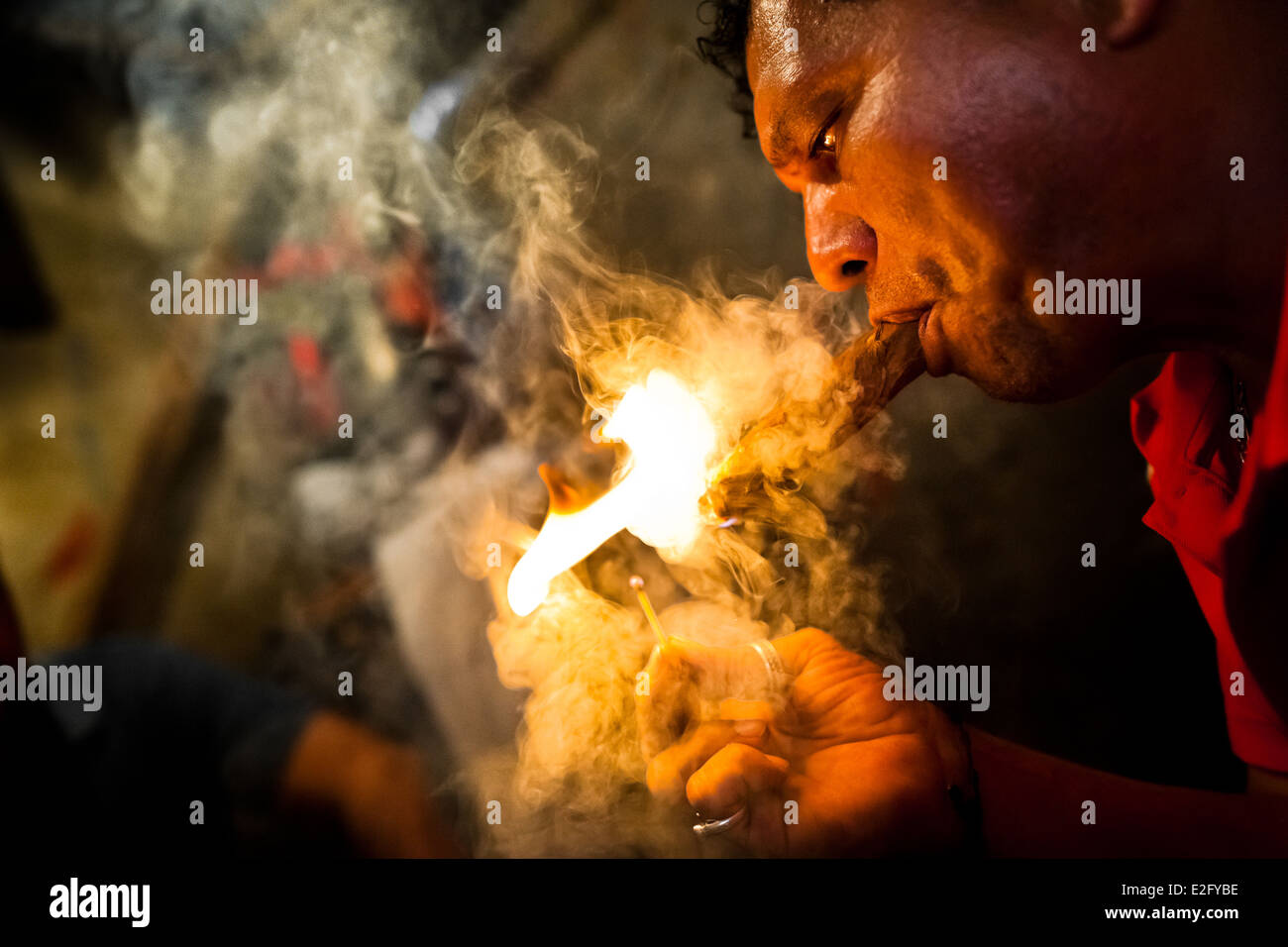 burning tobacco leaves A Salvadorean 'brujo' (sorcerer) predicts the future from burn tobacco  leaves in a street fortune telling shop in San Salvador Stock Photo