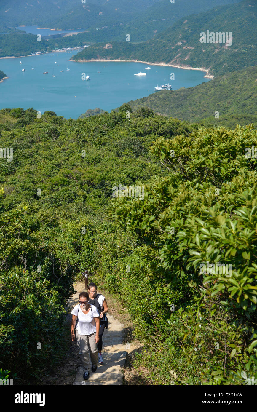 China Hong Kong Hong Kong Island Bay of Tai Tam walkers on the hiking trail of the Dragon Back Stock Photo