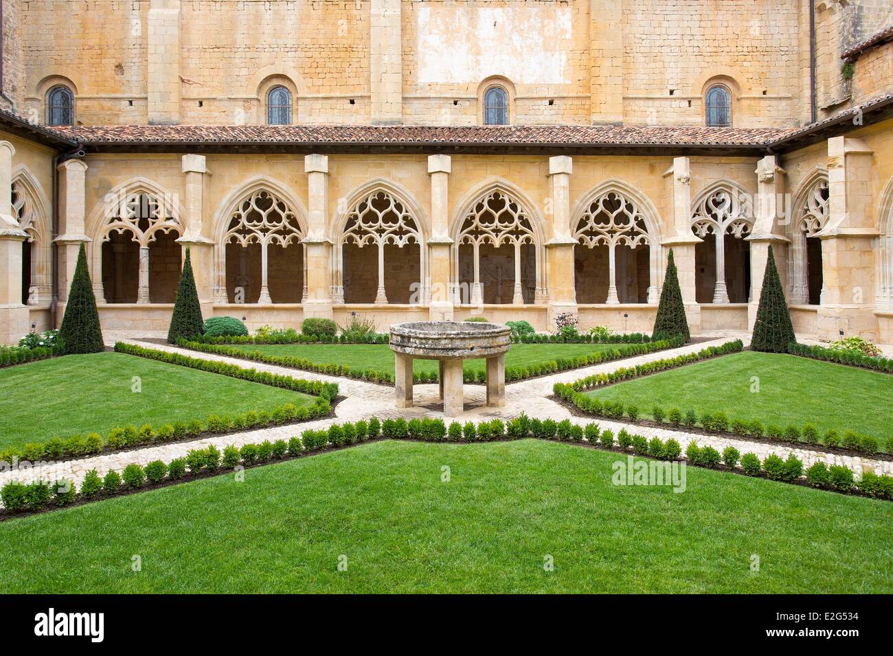 Cadouin abbey cloister hi-res stock photography and images - Alamy