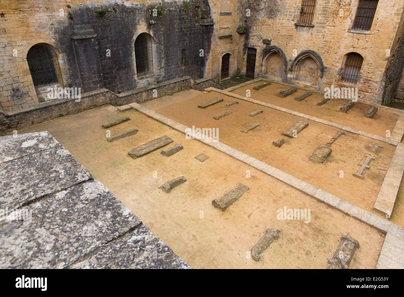 France Dordogne Perigord Noir Dordogne Valley Sarlat La Caneda Tombs In france-dordogne-perigord-noir-dordogne-valley-sarlat-la-caneda-tombs-in