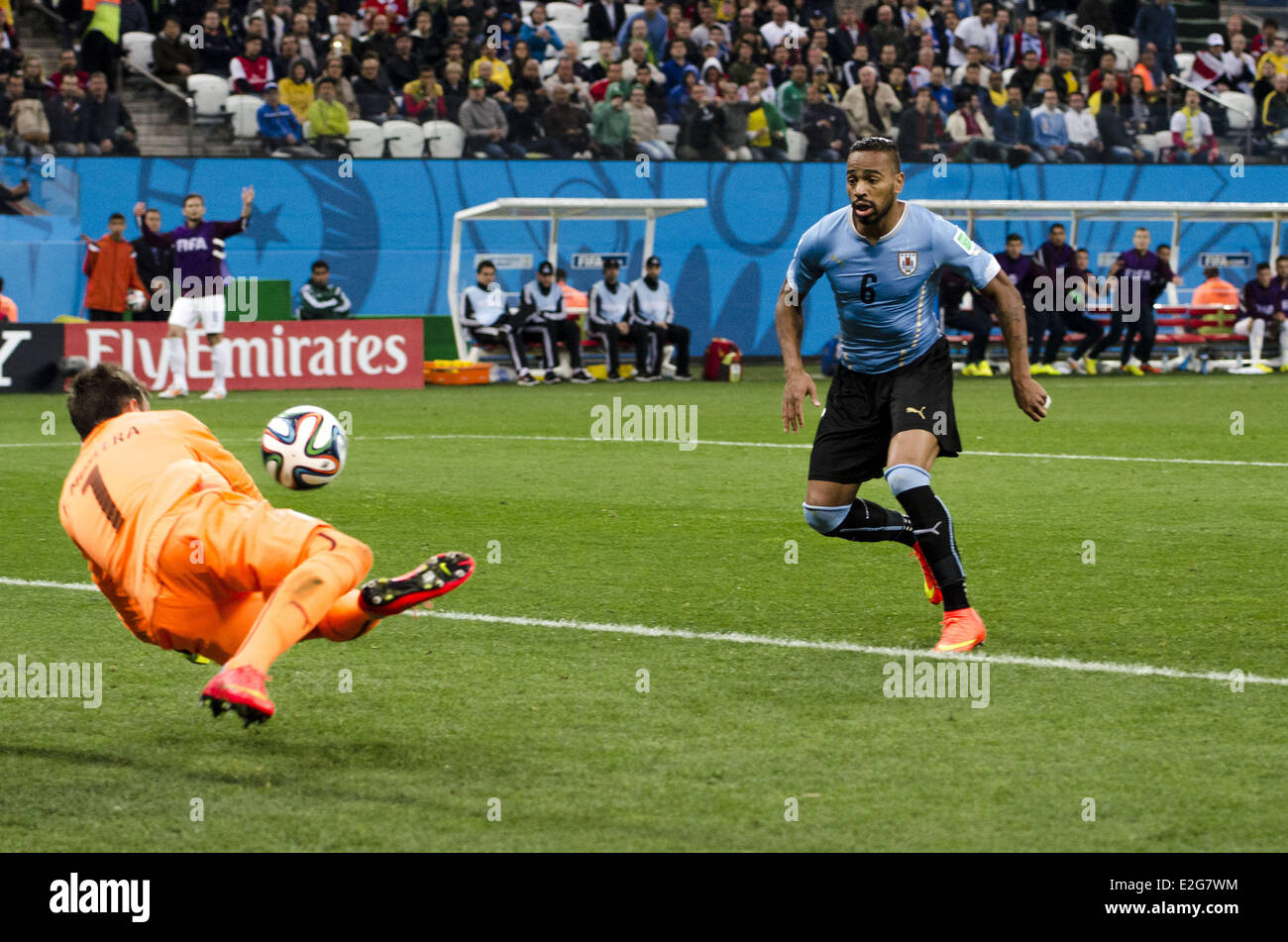 Sao Paolo, Brazil. 19th June, 2014. Fernando Muslera (1) defends Wayne Rooney's (1)0) kick watched by Alvaro Pereira (6) at the match #23 of the 2014 World Cup, between England and Uruguay, this Thursday, June 19th, in Sao Paulo, Brasil Credit:  Gustavo Basso/NurPhoto/ZUMAPRESS.com/Alamy Live News Stock Photo