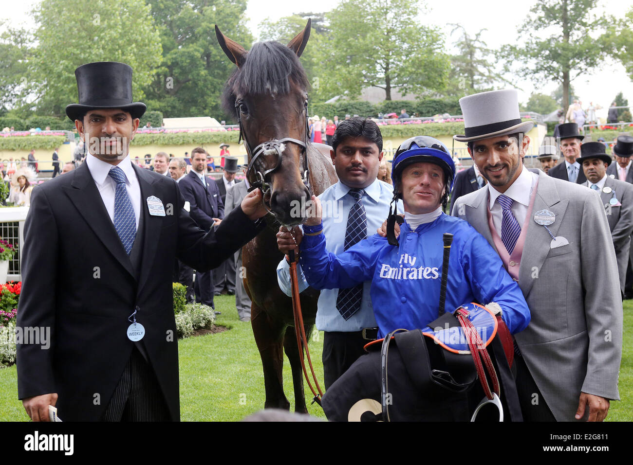 Ascot, Windsor, UK. 19th June, 2014. Elite Army with Kieren Fallon, owner Sheikh Hamdan bin Mohammed al Maktoum (right) and trainer Saeed bin Suroor after winning the King George V Stakes. Ascot racecourse. (Pferd, Jockey, Elite Army, Fallon, Sieg, Trainer, Suroor, Besitzer, al Maktoum) 638D190614ROYALASCOT.JPG ( c)  Credit:  Frank Sorge/Caro/Alamy Live News) Stock Photo