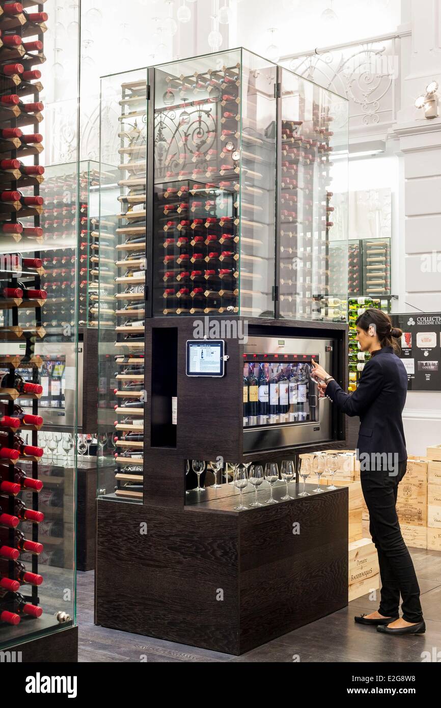 France Gironde Bordeaux Cours de l'Intendance wine seller Max Bordeaux