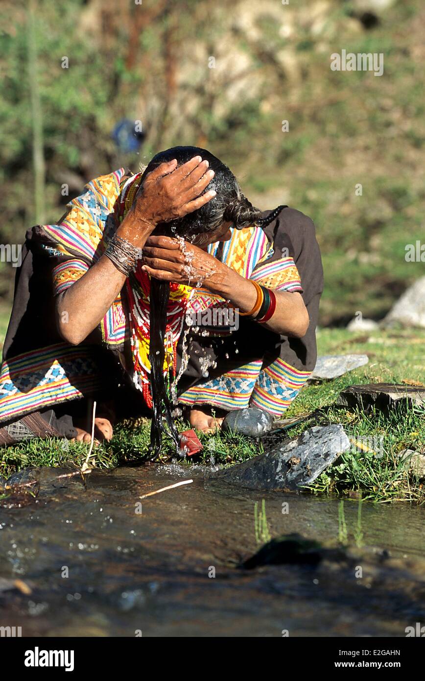 Pakistan Khyber Pakhtunkhwa Kalash valleys Bumburet valley Kalash woman washing her hair in the river using a mixture of resin Stock Photo