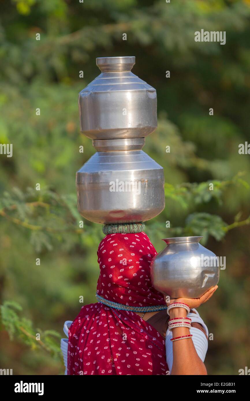 India Rajasthan state Bera area indian woman carrying water on her head  Stock Photo - Alamy
