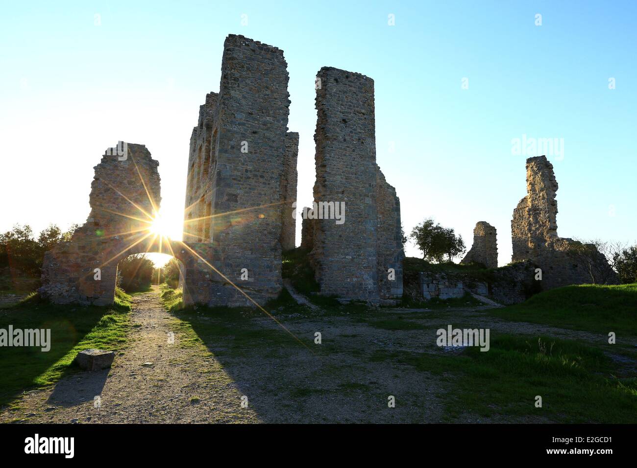 France Var Provence Verte Tourves castle ruins Valbelle Stock Photo - Alamy