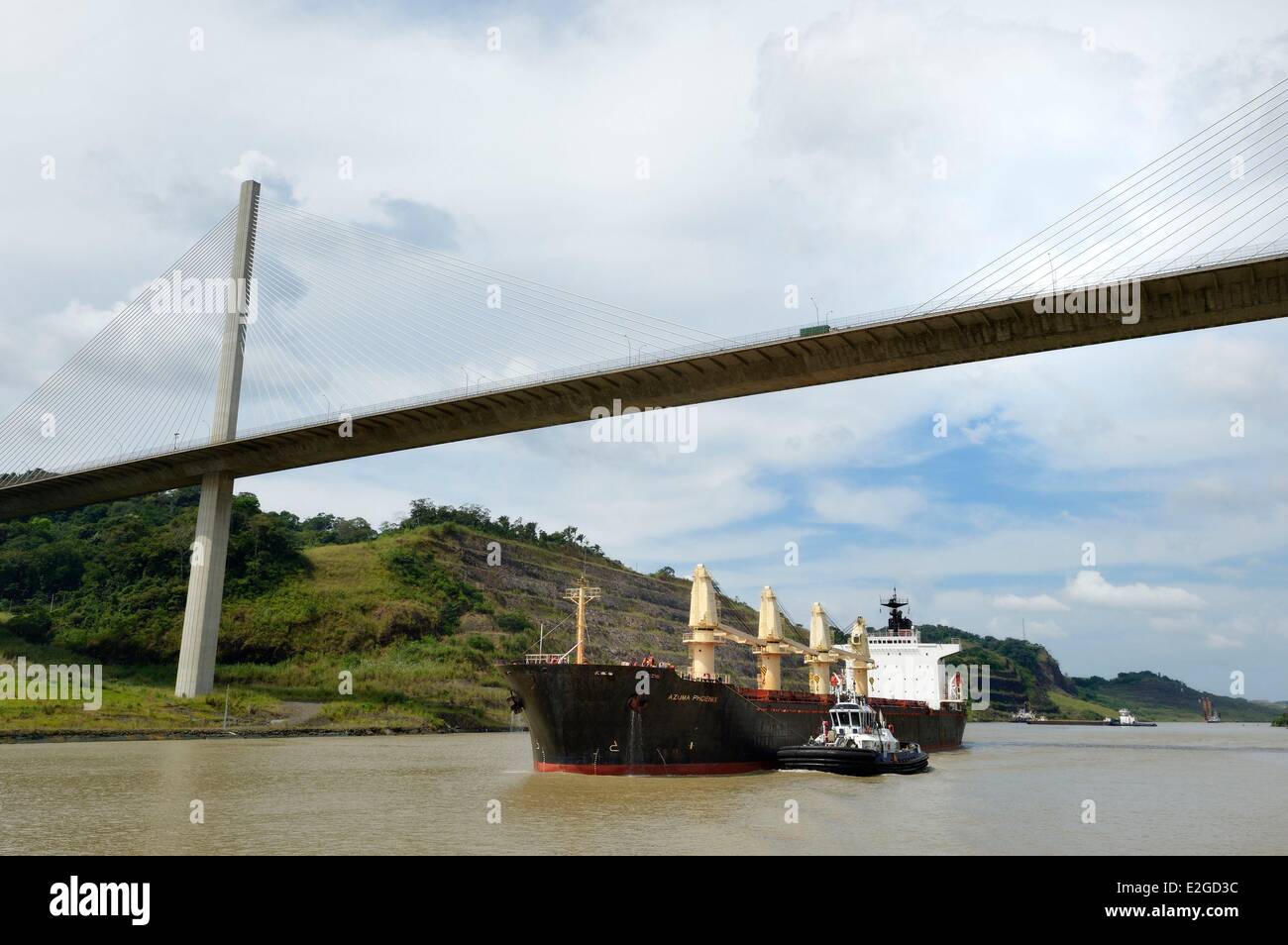 Panama Panama Canal Panamax cargo and Centennal bridge (puente Centenario) spanning Canal Stock Photo