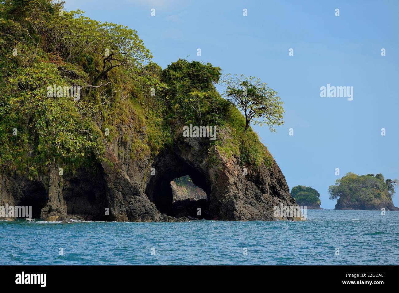 Panama Chiriqui province Gulf of Chiriqui National Marine Park Isla Palenque cave coast towards Boca Chica Stock Photo