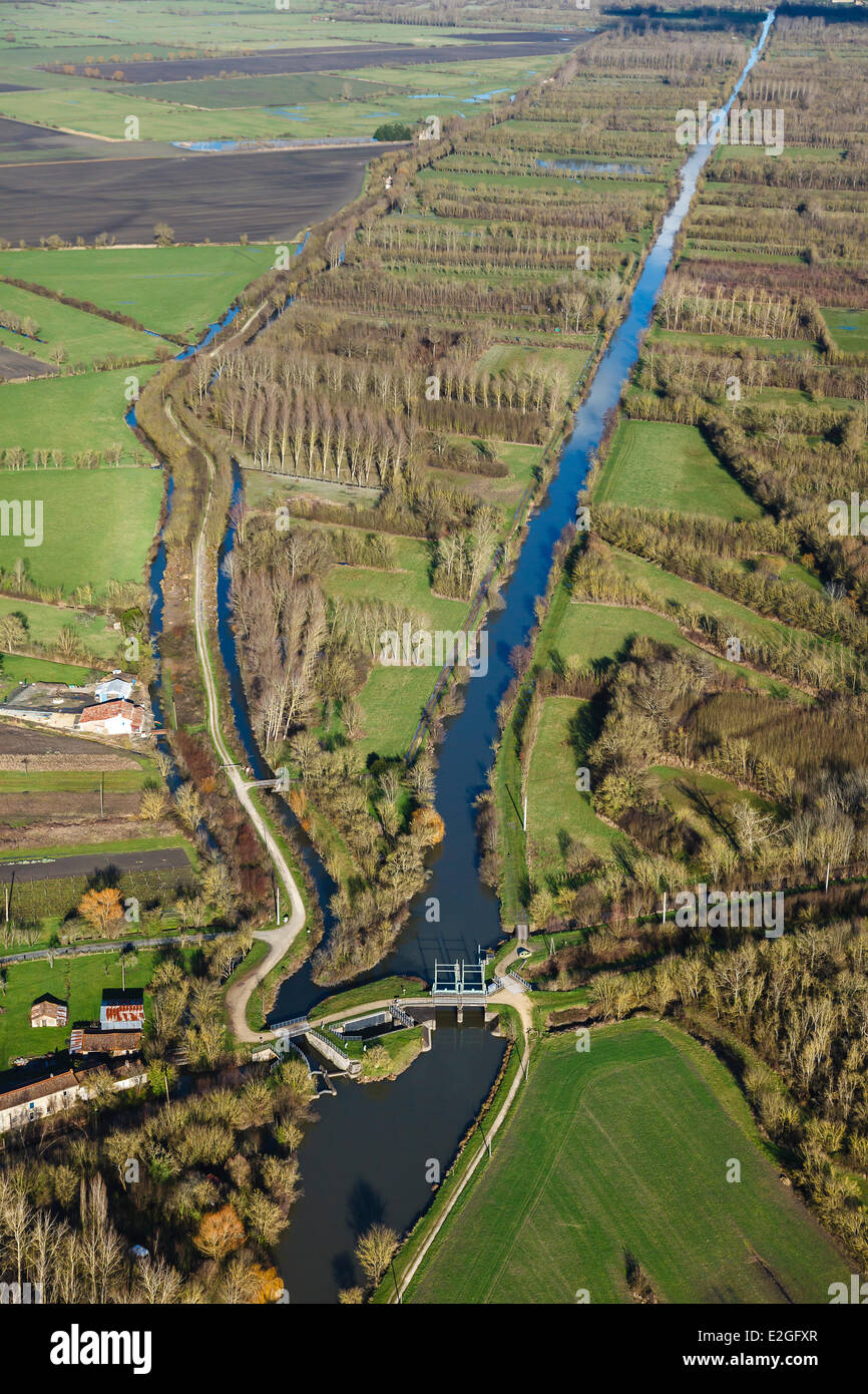France Vendee Maille l'Aqueduc Marais Poitevin Autise river and Vix canal intersection (aerial view) Stock Photo
