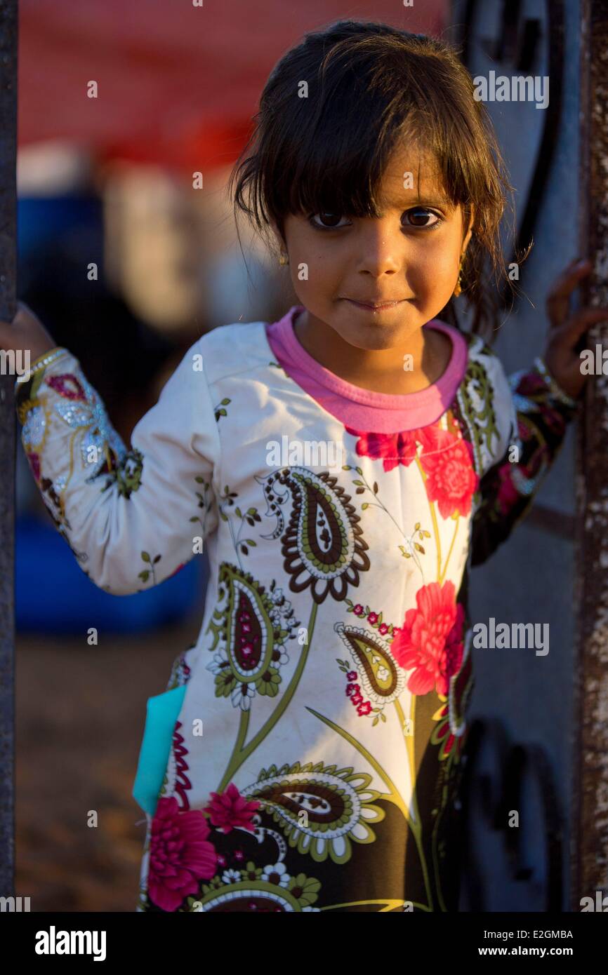 Sultanate of Oman Ash Sharqiyyah region Wahiba Sands Bidiyyah Al Rakah Bedouin child Stock Photo