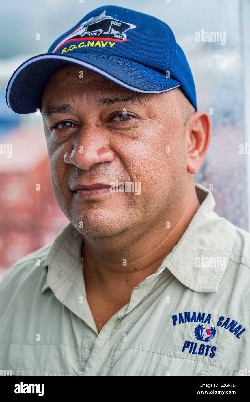 Man in panama hi-res stock photography and images - Alamy