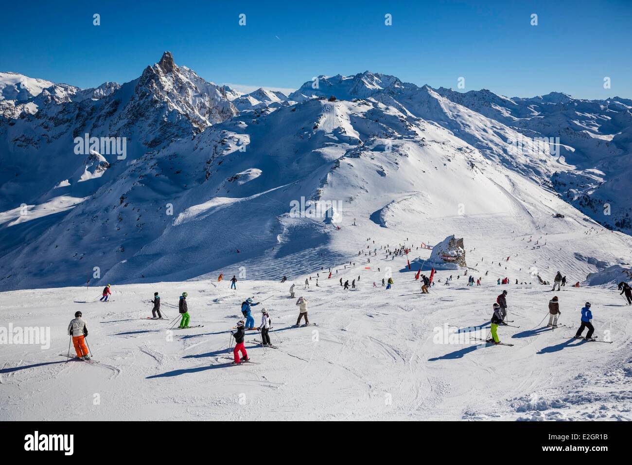 France Savoie Tarentaise valley Meribel Courchevel Les Trois Vallees (The Three Valleys) one of biggest ski areas in world with 600km of marked trails Vanoise Massif view of Aiguille du Fruit (3051m) and Mont de Gebroulaz (3511m) Stock Photo