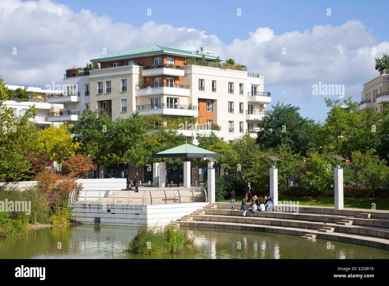 France Hauts de Seine Bois Colombes Parc des Bruyeres Stock Photo Alamy France Hauts de Seine Bois Colombes Parc des Bruyeres Stock Photo Alamy