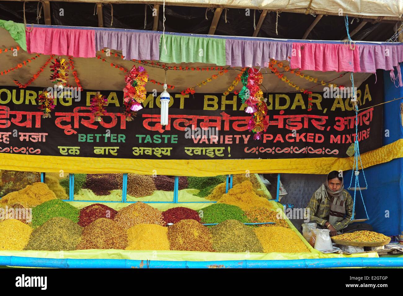 India Bihar state Patna Sonepur Sonepur Mela Cattle Fait (largest in Asia) selling indian chips and sweets and dry food Stock Photo