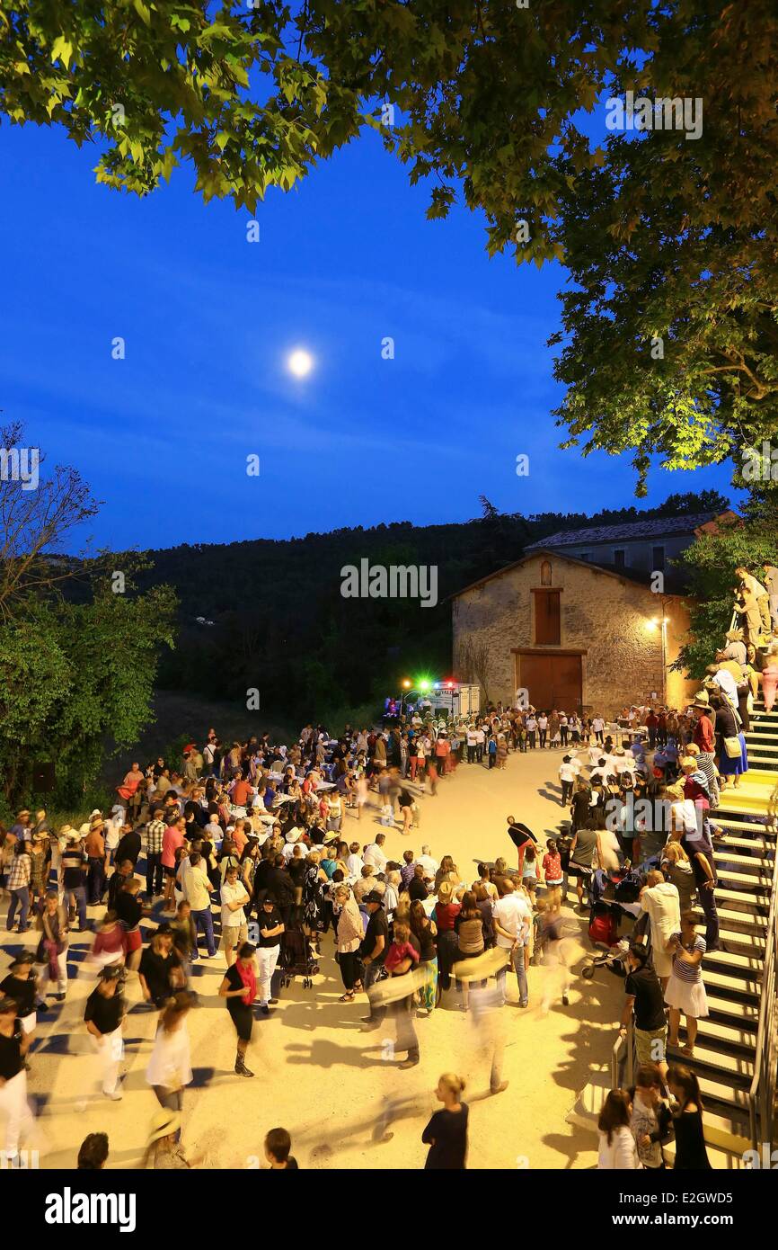 France Vaucluse Parc Naturel Regional du Luberon (Natural Regional Park of Luberon) Ansouis labelled Les Plus Beaux Villages de France (The Most Beautiful Villages of France) Music Festival Stock Photo