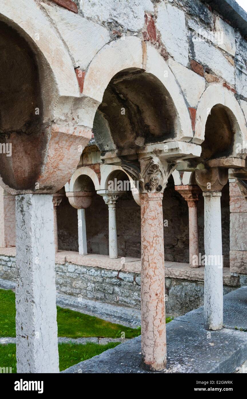 Italy Veneto Verona province San Giorgio di Valpolicella cloister of Pieve of San Giorgio di Valpolicella or Ingannapoltron (7th to 8th century) Stock Photo
