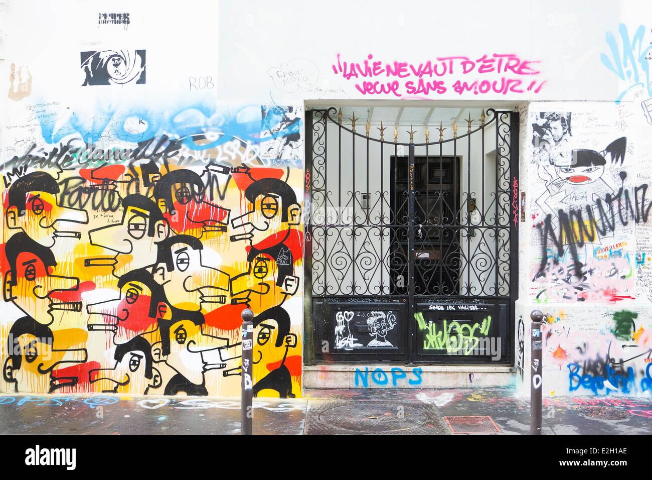 France paris Serge Gainsbourg 's house on Verneuil street Stock Photo -  Alamy