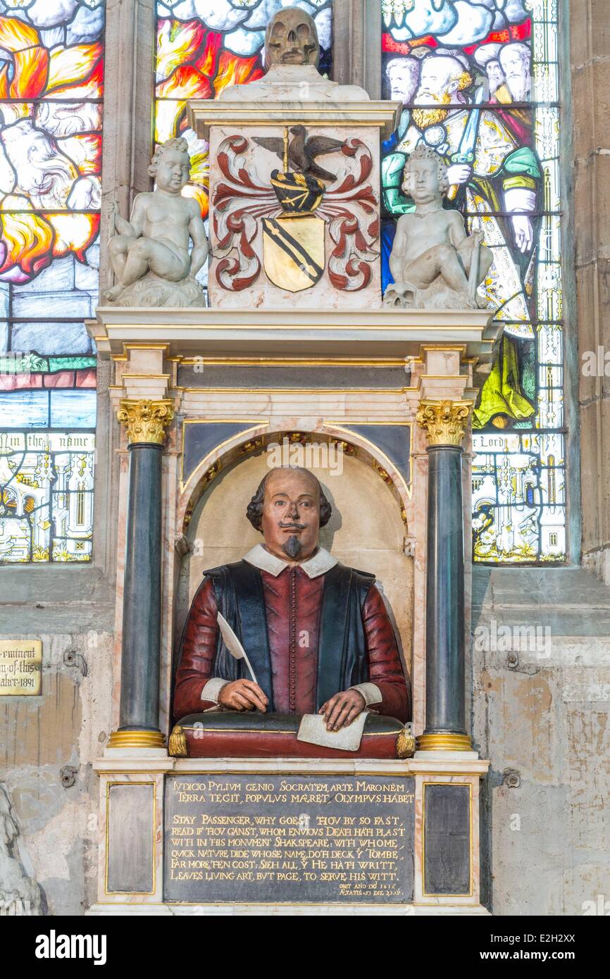 United Kingdom Warwickshire Stratford-upon-Avon 13th century Holy Trinity Gothic Church known for being place of baptism on April 26th 1564 and burial April 25th 1616 of William Shakespeare memorial bust of playwright that his wife found very similar Stock Photo