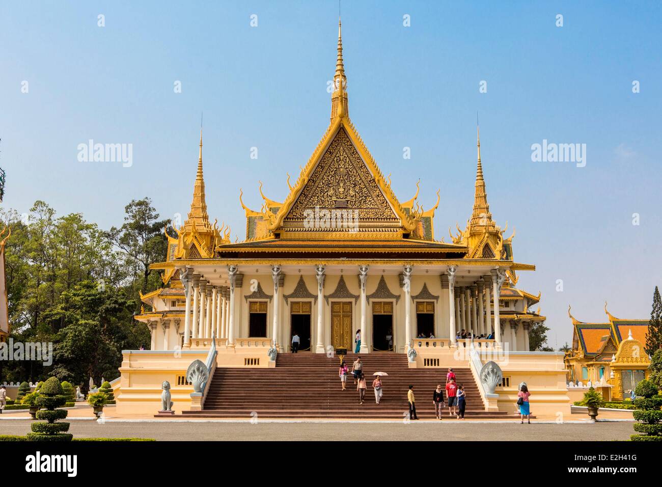 Cambodia Phnom Penh Royal Palace Silver Pagoda (Wat Preah Keo in Khmer) built by King Norodom in 1892 to 1902 is sanctuary of royal ashes and its floor is covered with 5329 silver tiles 1.125 k each Stock Photo