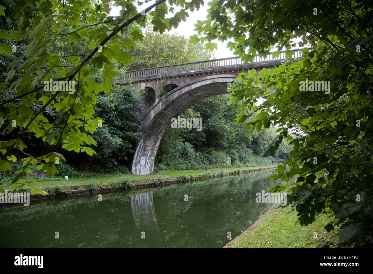 Riqueval bridge hi-res stock photography and images - Alamy