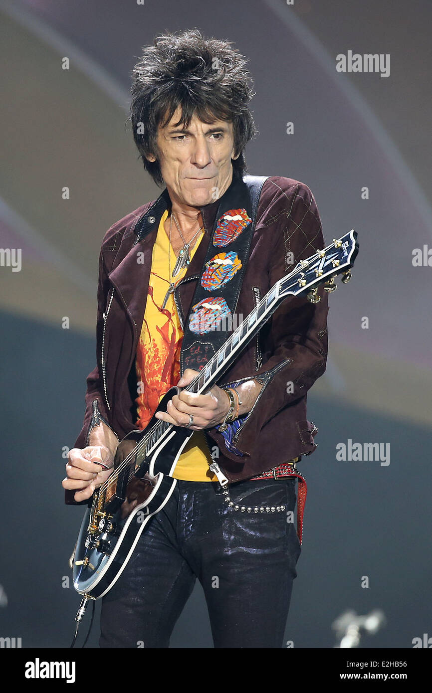 Duesseldorf, Germany. 19th June, 2014. British guitarrist Ron Wood of rock  band Rolling Stones performs on