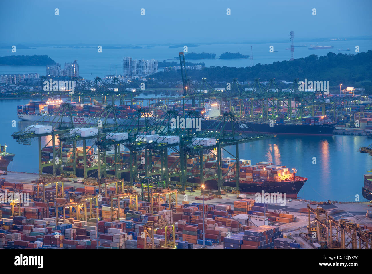 Singapore container ship hi-res stock photography and images - Alamy