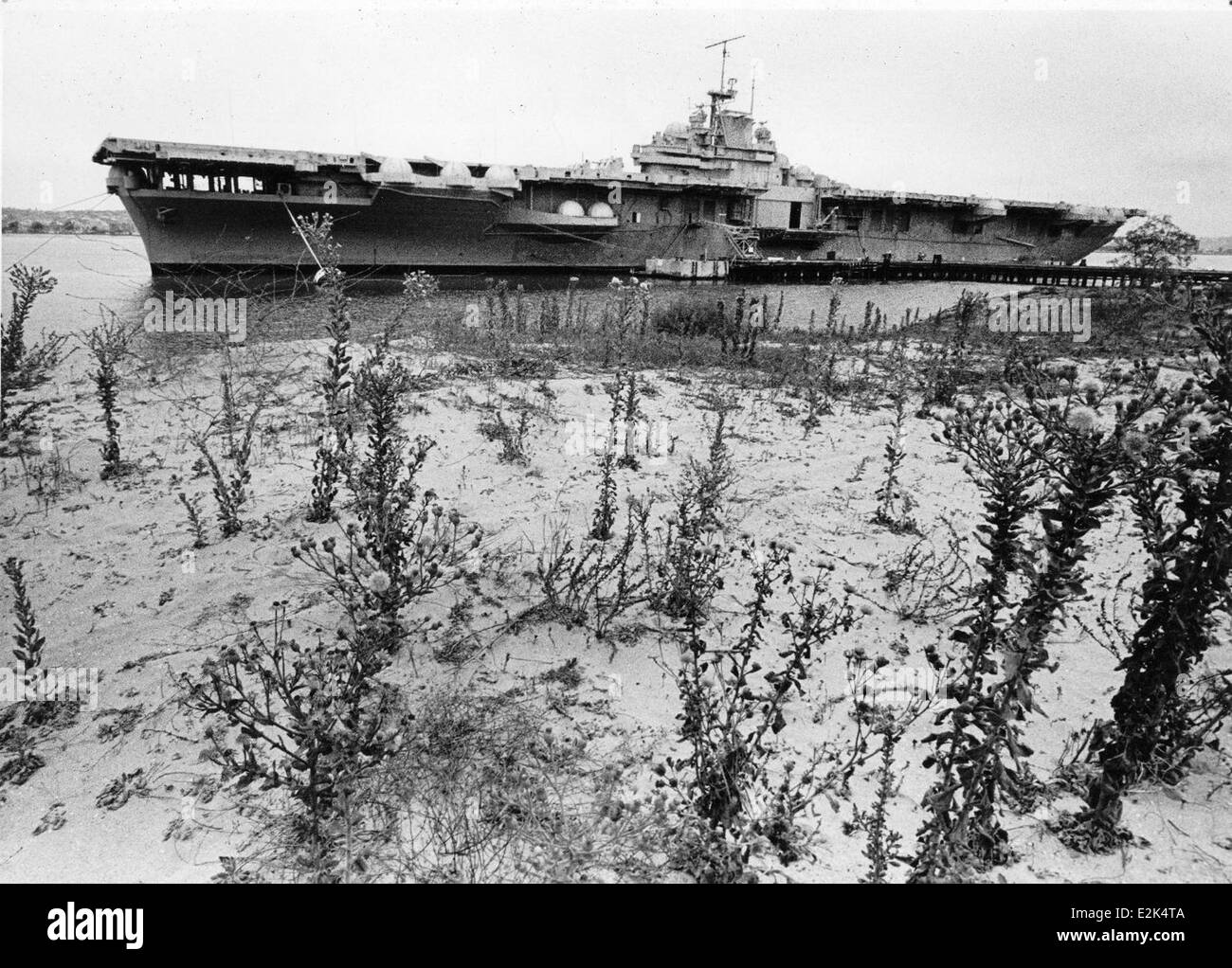 Uss bunker hill hires stock photography and images Alamy