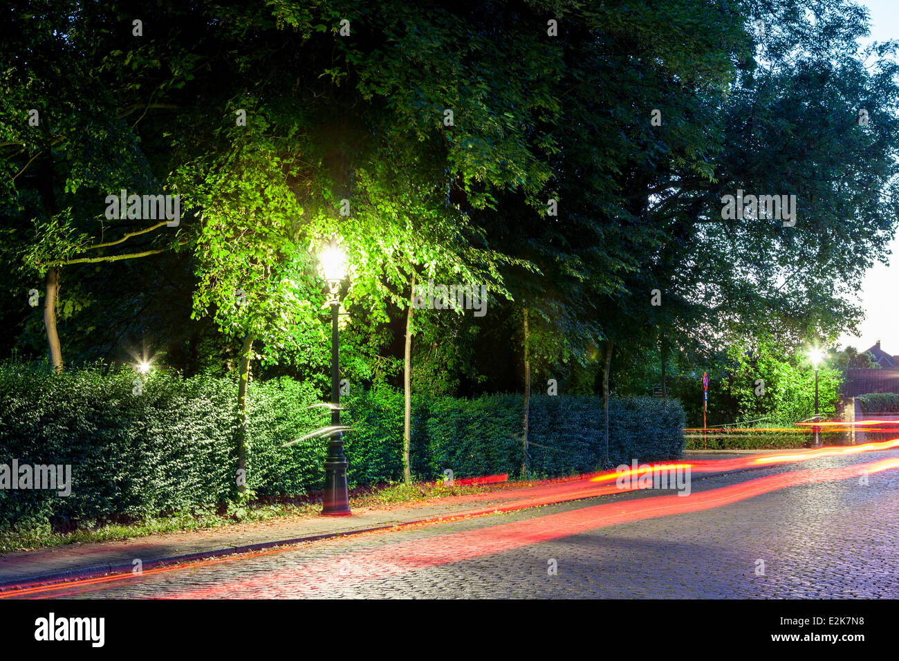 Line of street lights hi-res stock photography and images - Alamy