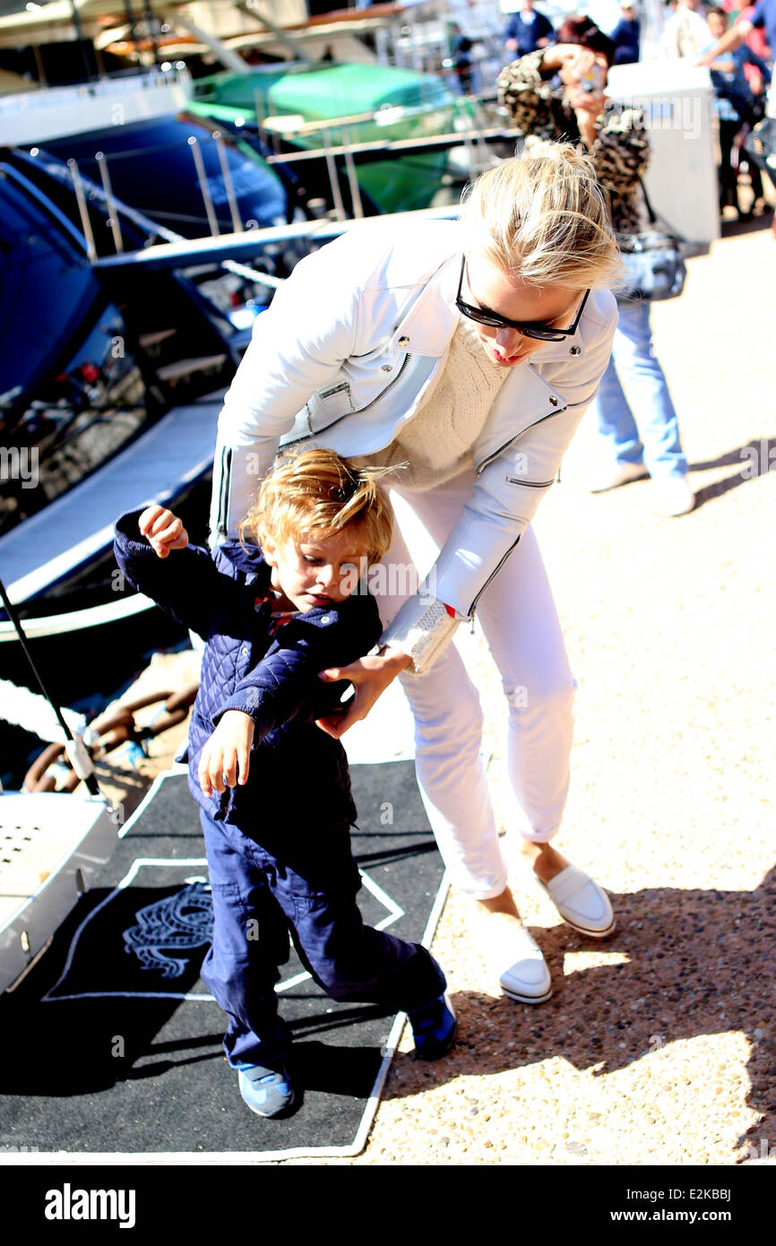 Karolina Kurkova leaving Robert Cavalli's yacht along with her son Tobin Jack Dury during the 66th Cannes Film Festival.  Where: Cannes, France When: 20 May 2013 Stock Photo