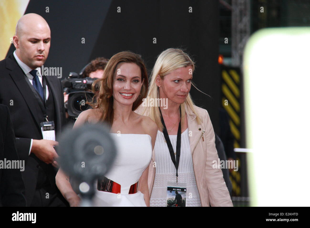 Angelina Jolie signing autographs during World war Z premiere at