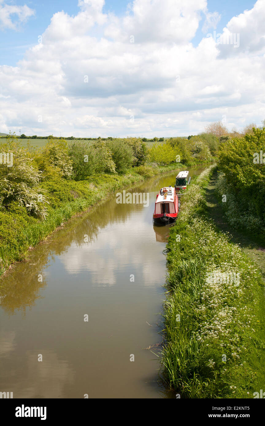 and Avon canal stretch between All Cannings and Alton Barnes