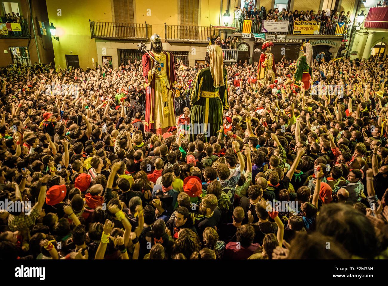 Berga, Spain. June 19th, 2014: Thousands of people dance with the 'Giants' during the first complete Patum 2014 in Berga Credit:  matthi/Alamy Live News Stock Photo