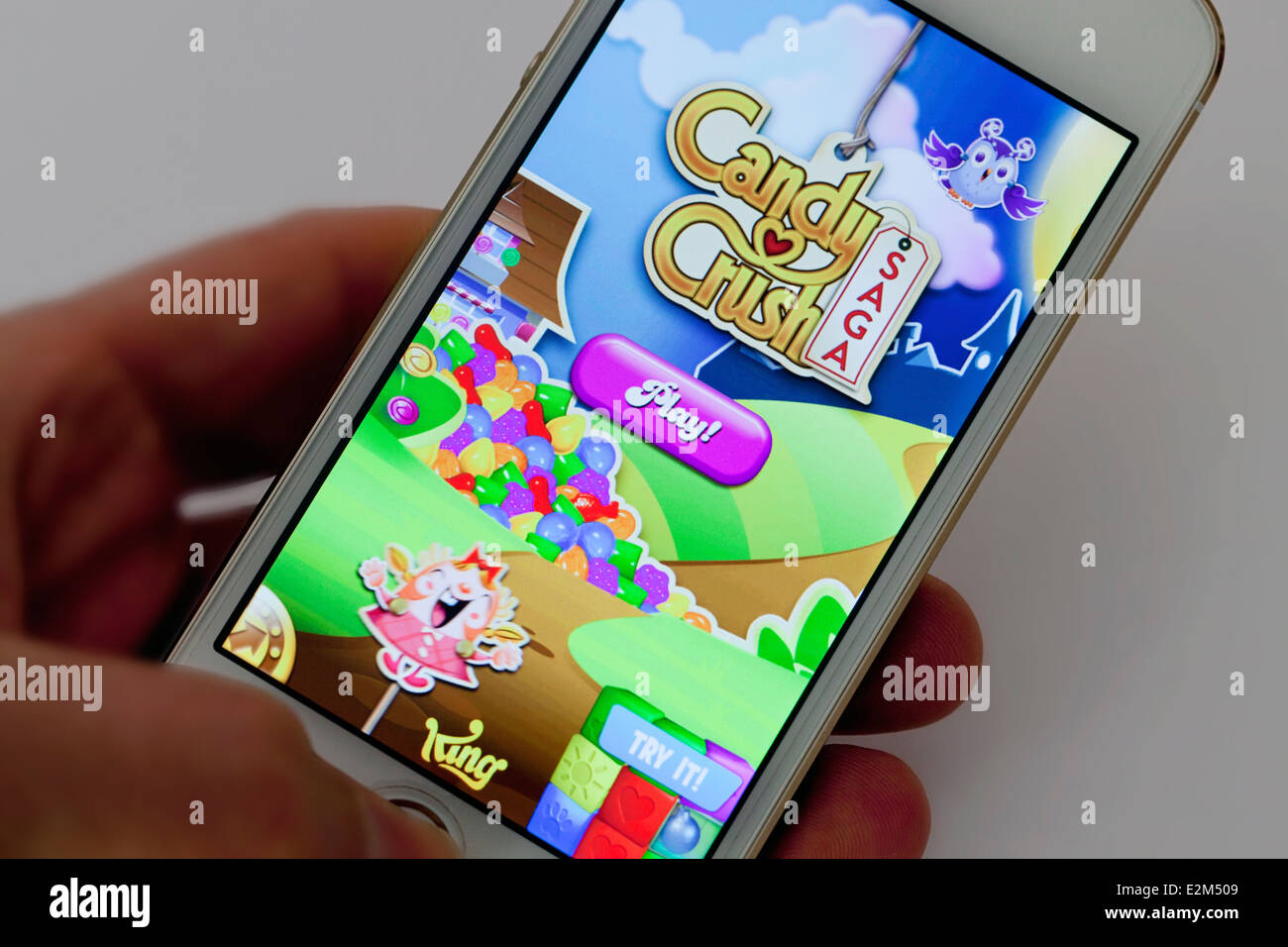 Candy Crush Saga iPhone Gameplay 