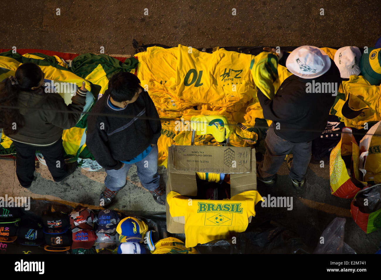 Sao Paulo, Brazil. 20th Jun, 2014. As Brazil prepares to duel against Cameroon on next Monday (23), street vendors enjoy the World Cup to sell t-shirts and flags of Brazil on the street in Sao Paulo city centre, seen on the morning of this Friday. Credit:  Andre M. Chang/Alamy Live News Stock Photo