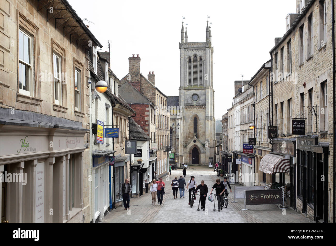 Iron-monger Street, Stamford, Lincolnshire. Looking towards St Michael’s Church. Stock Photo
